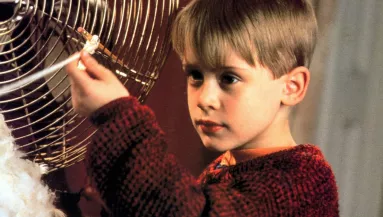 Reszkessetek betörök - Ezt a bakit szinte senki sem vette észre a legendás filmben - Videó