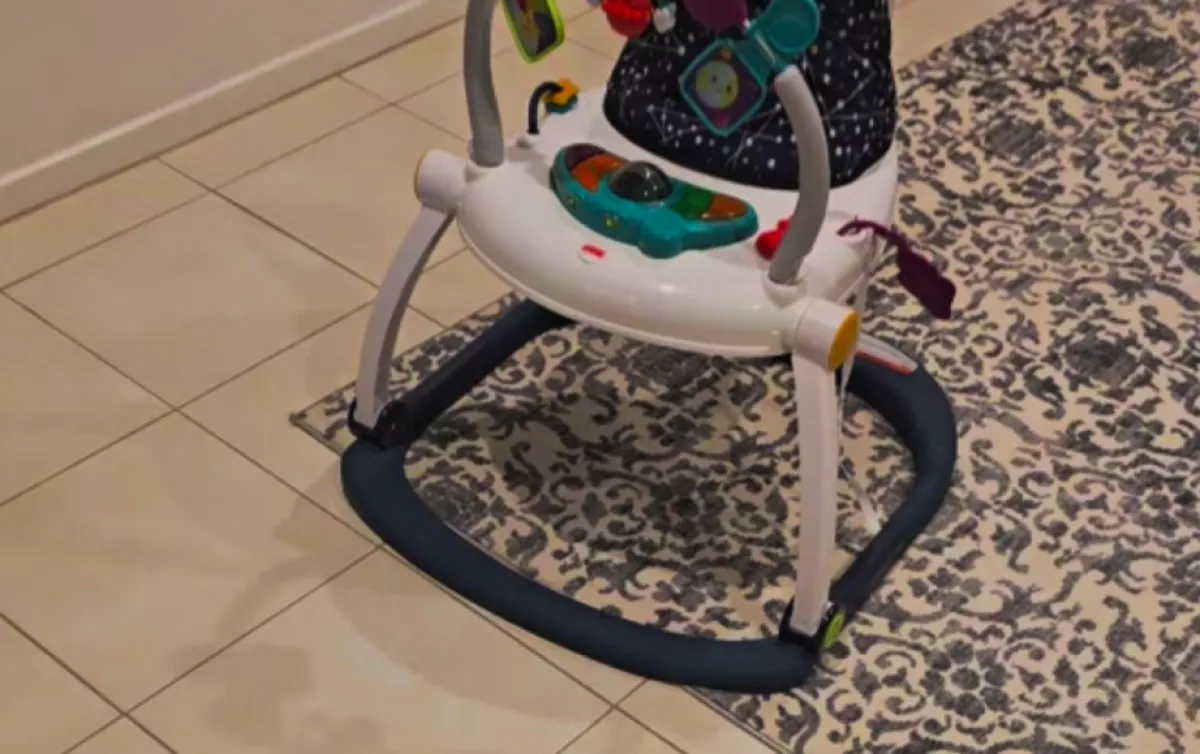 Sokkolta a szülőket: halálos veszély lapult a gyerekjáték alatt - Videó