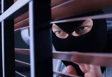 Ezt az 5 rejtekhelyet sosem nézik meg a betörők a lakásban: ide dugd el a pénzt és az ékszereket