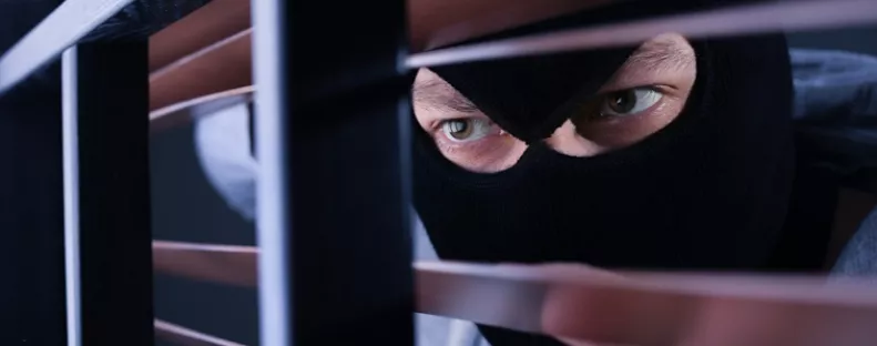 Ezt az 5 rejtekhelyet sosem nézik meg a betörők a lakásban: ide dugd el a pénzt és az ékszereket