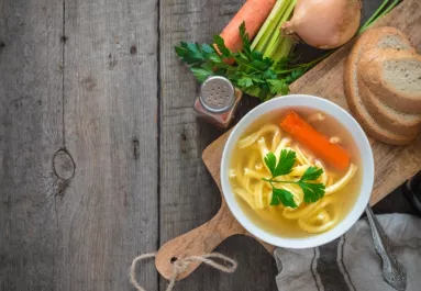 Ezek a híres séfek legjobb trükkjei az elsózott levesre