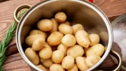 Nem a só vagy az ecet: ezt tedd a krumpli főzővizébe, hogy a burgonya hamarabb megpuhuljon
