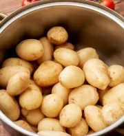 Nem a só vagy az ecet: ezt tedd a krumpli főzővizébe, hogy a burgonya hamarabb megpuhuljon