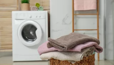 Ezért kell egy kanál cukrot tenned a mosógépedbe – Hihetetlen, mit művel a ruhákkal!