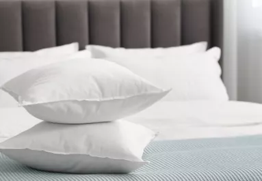 Erősebb, mint az ecet: ez a keverék 15 perc alatt eltünteti a sárga foltokat a párnáról