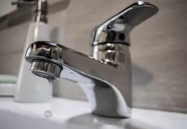 Nem a citrom és nem az ecet: ezzel a filléres trükkel végleg eltüntetheted a vízkövet a csapokról