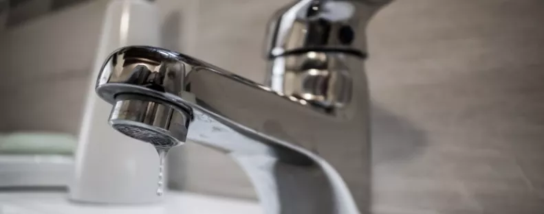 Nem a citrom és nem az ecet: ezzel a filléres trükkel végleg eltüntetheted a vízkövet a csapokról