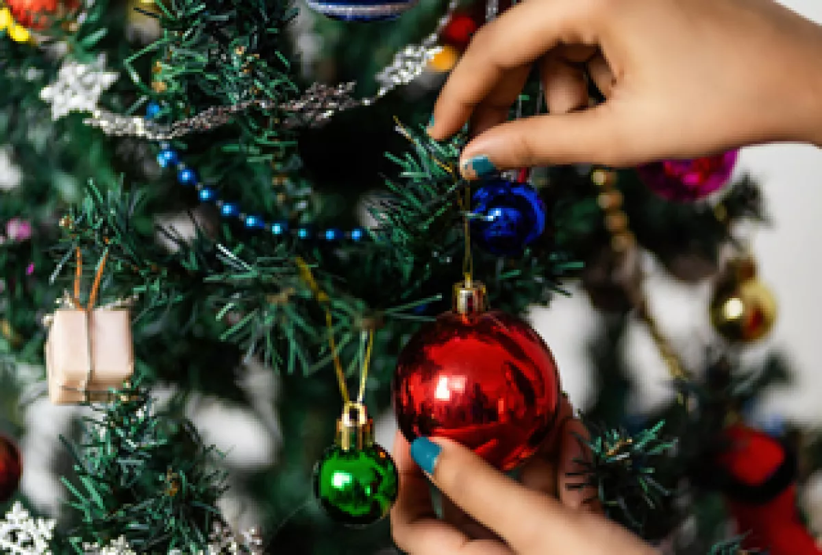 Ezt a hibát követik el legtöbben a karácsonyfa díszítésénél