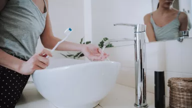 Még megmentheted a lefolyót: ez a 3 jel figyelmeztet arra, hogy hamarosan eldugul a mosdókagyló