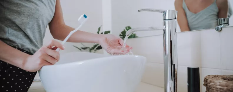 Még megmentheted a lefolyót: ez a 3 jel figyelmeztet arra, hogy hamarosan eldugul a mosdókagyló