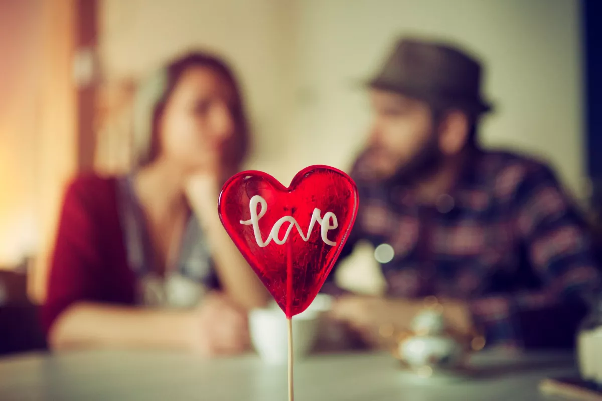 Minden nő ilyen férfit szeretne: egyre népszerűbb a "homebody" pasi típus