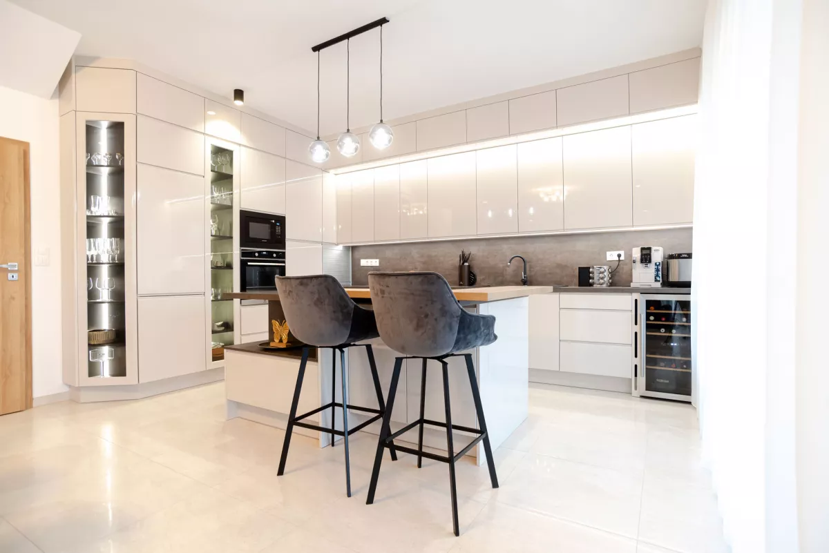 Funkcionális és letisztult: modern stílus a konyhában 