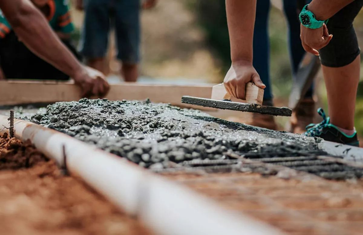 Betonsimítás: kézzel vagy géppel érdemes elvégezni?
