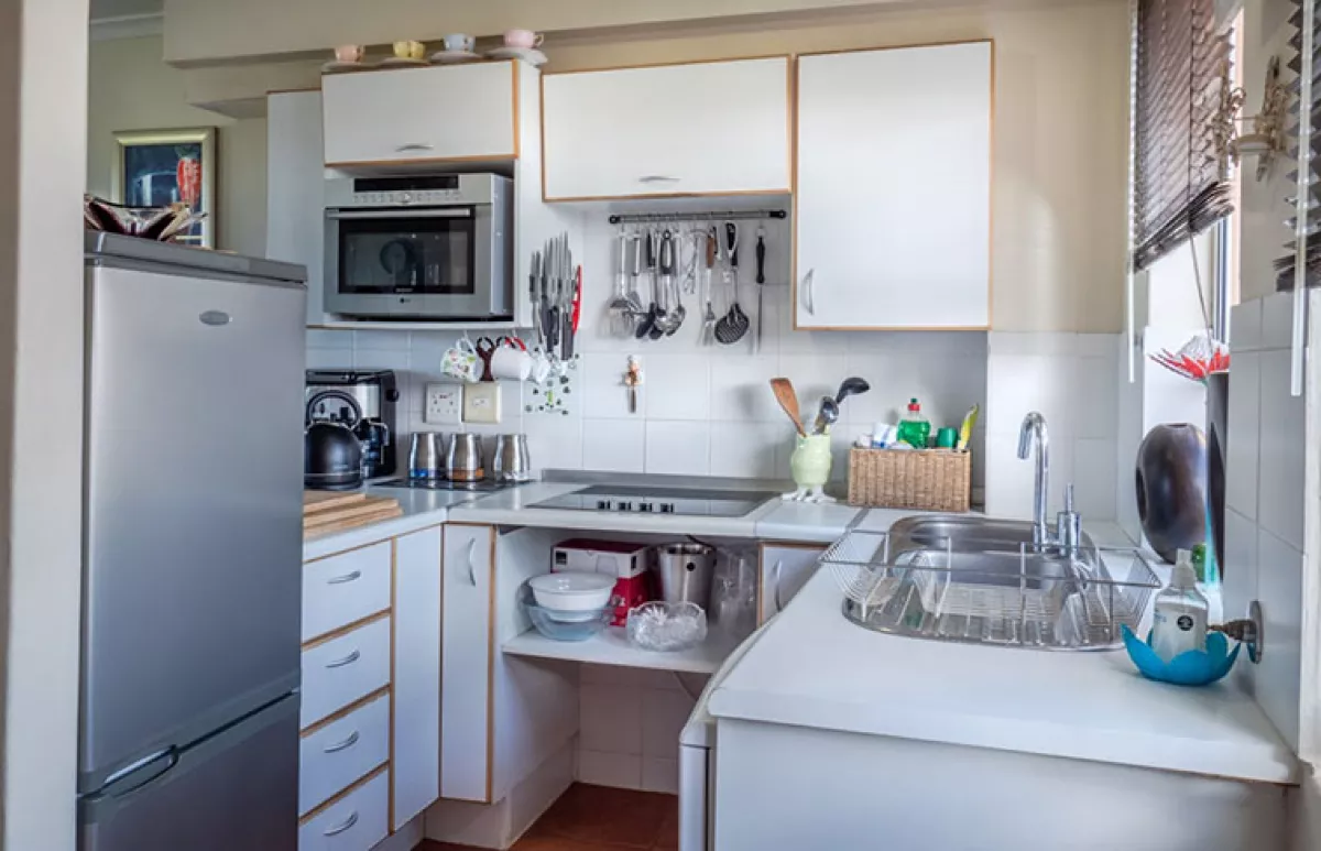 Hogy kerül a fék a konyhaszekrénybe?