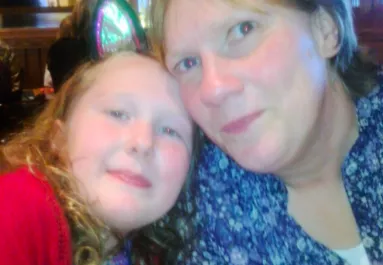 Mindenütt emlékeket keres a nő anyja halála után: az Amazonon megszakad a szíve - Videó