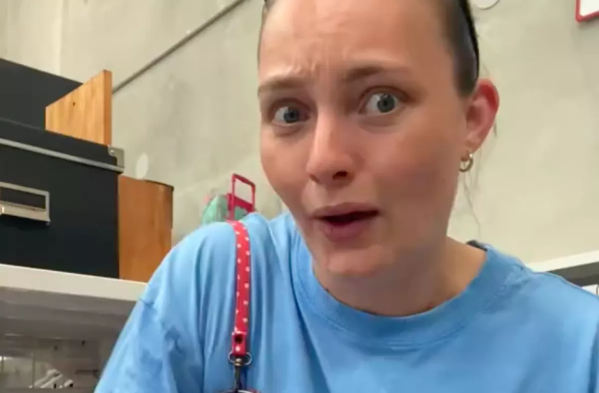 1000 forintért árulták a kék dobozt a turkálóban: amikor a nő belenézett, kifordult a gyomra - Videó