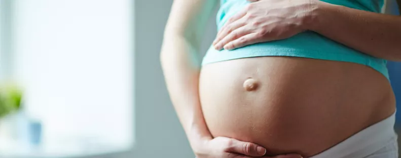 Váratlan bejelentés: babát vár a magyar sztárpár - Fotó