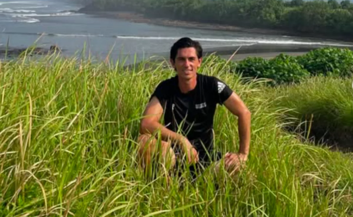 Lemegy Bali tengerpartjára a srác: amit ott lát, nem hiszi el - Videó