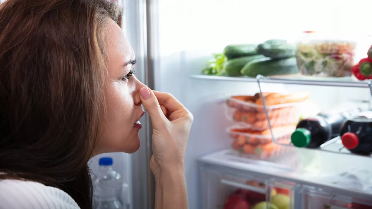 Büdös a hűtőd? Ez az 5 filléres szer csodákat tesz vele