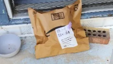 Fényképet kapott az Amazon-csomagjáról: amikor közelebbről megnézte, sokkot kapott - Fotó