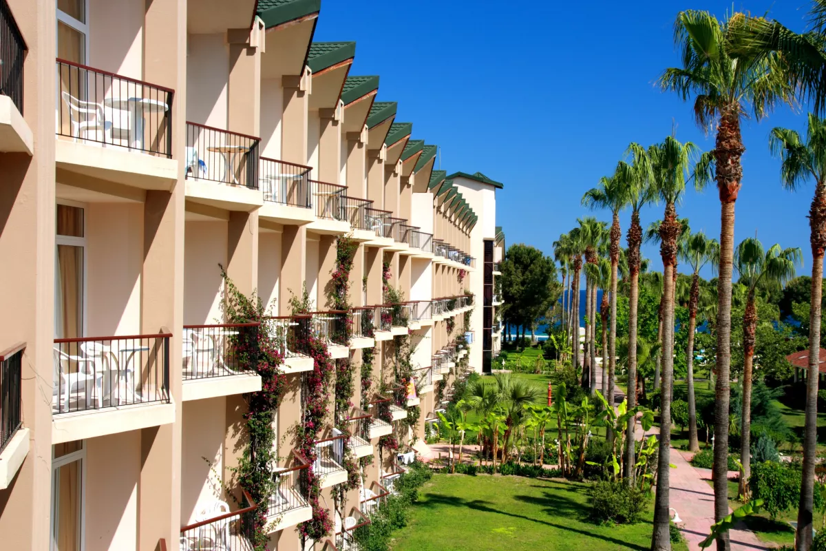 Horror a nyaraláson: fogva tartották a családot, hogy eltusolják a botrányt - Fotók