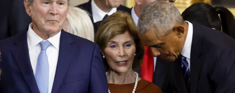 Szájról olvasó leplezte le: ezt mondta Obama Trump beiktatásán - Videó