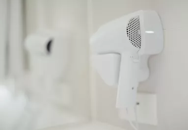 Ezért ne használj soha olyan hajszárítót, amit a szállodai szobában találsz