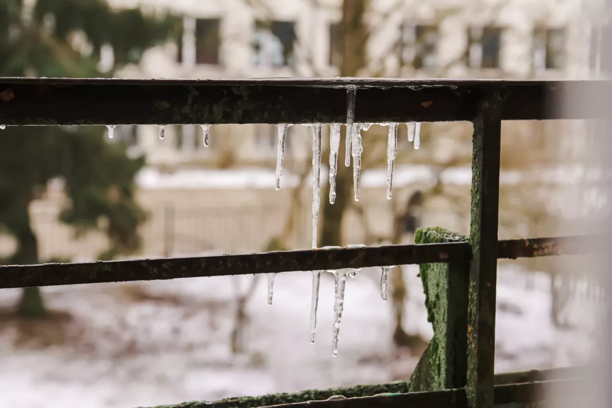 Kettészakad az ország: ónos eső miatt másodfokú riasztás is érvényben
