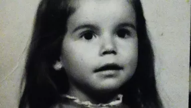 Cuki kislány volt 14 évesen: ma vámpírként agyarai, villás nyelve is van - Fotók