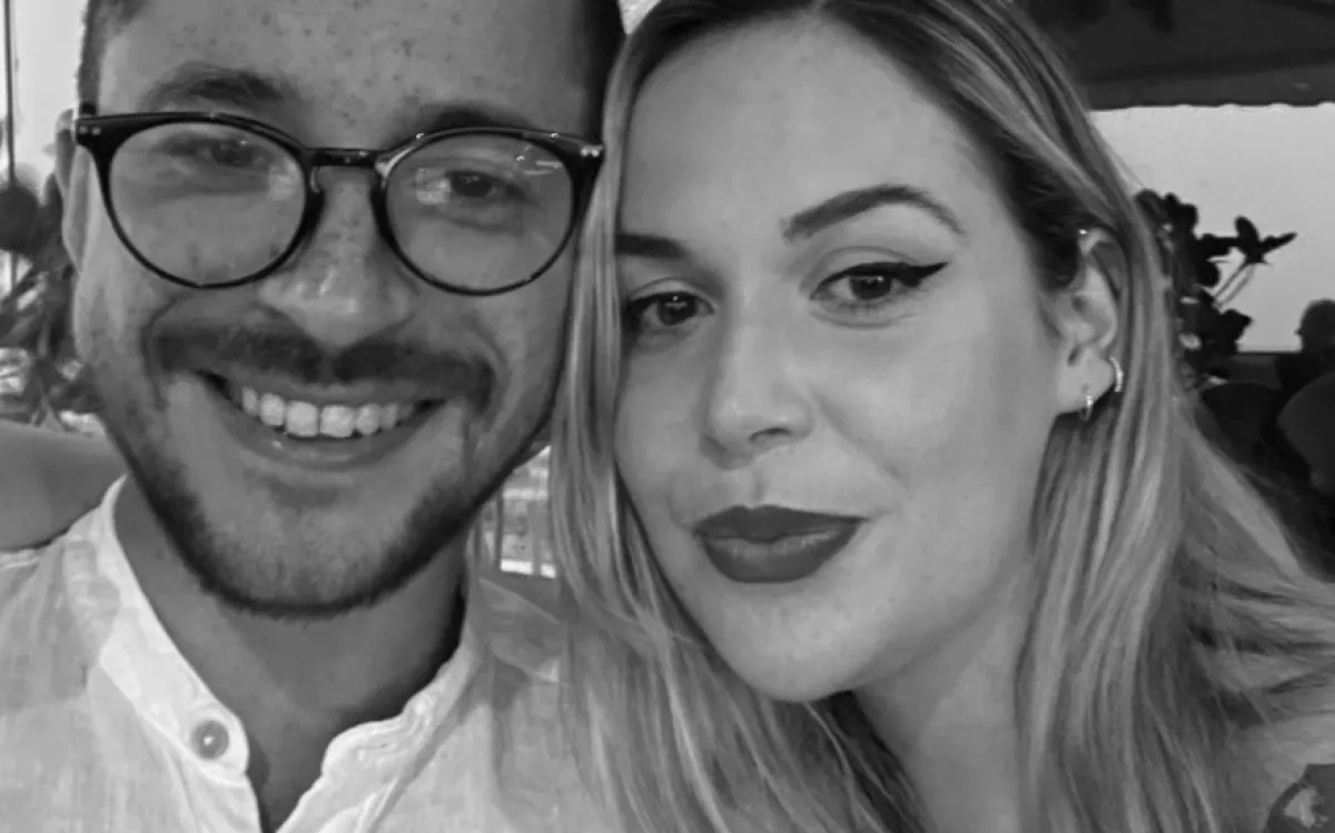 Holtan találtak egy fiatal párt egy hotelben: sokkoló a haláluk oka - Videó