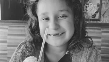 Borzalom: beakadt a 8 éves kislány kabátja a kocsiba, az édesanyja elindult - Fotók