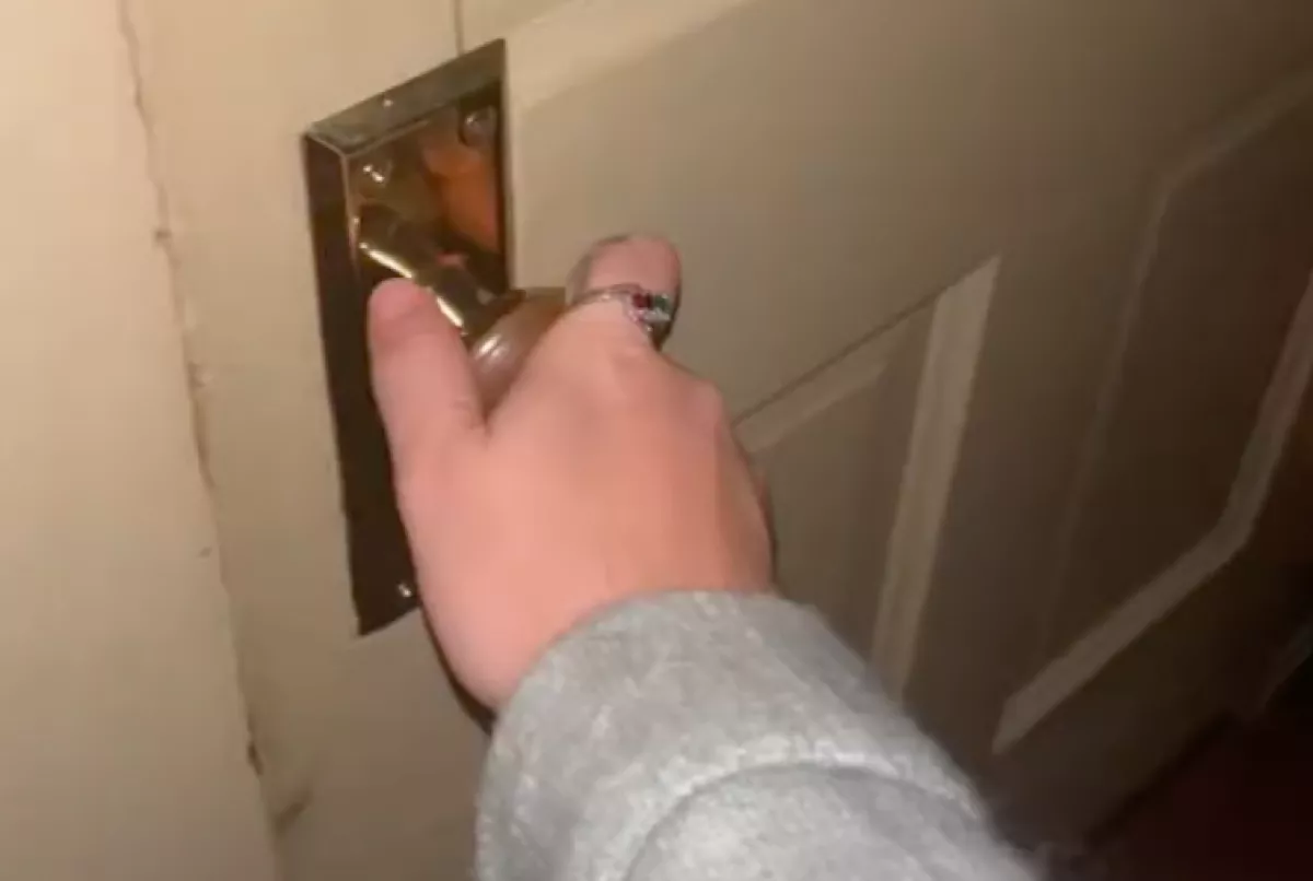 263 éves házba költözött a lány: titokzatos dolgok okoznak félelmet - Videó