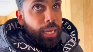 Először lép be az 1993-ban épült házába az új tulaj: és nem hisz a szemének - Videó