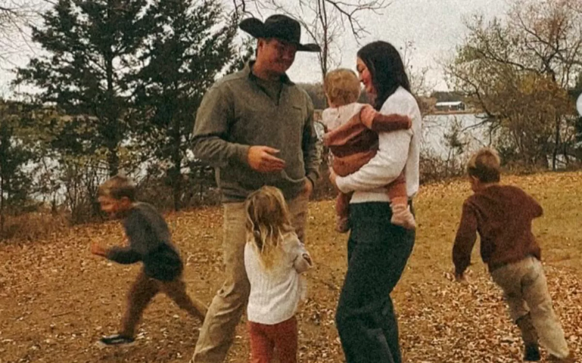 Nyaralni megy a 6 fős család: ezért nem csomagol senkinek ruhát az anya - Videó