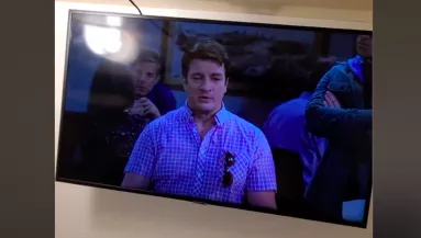 Elborzadt a világ, hova tette ez a férfi a tévéjét - és mind ugyanazt mondják - Videó