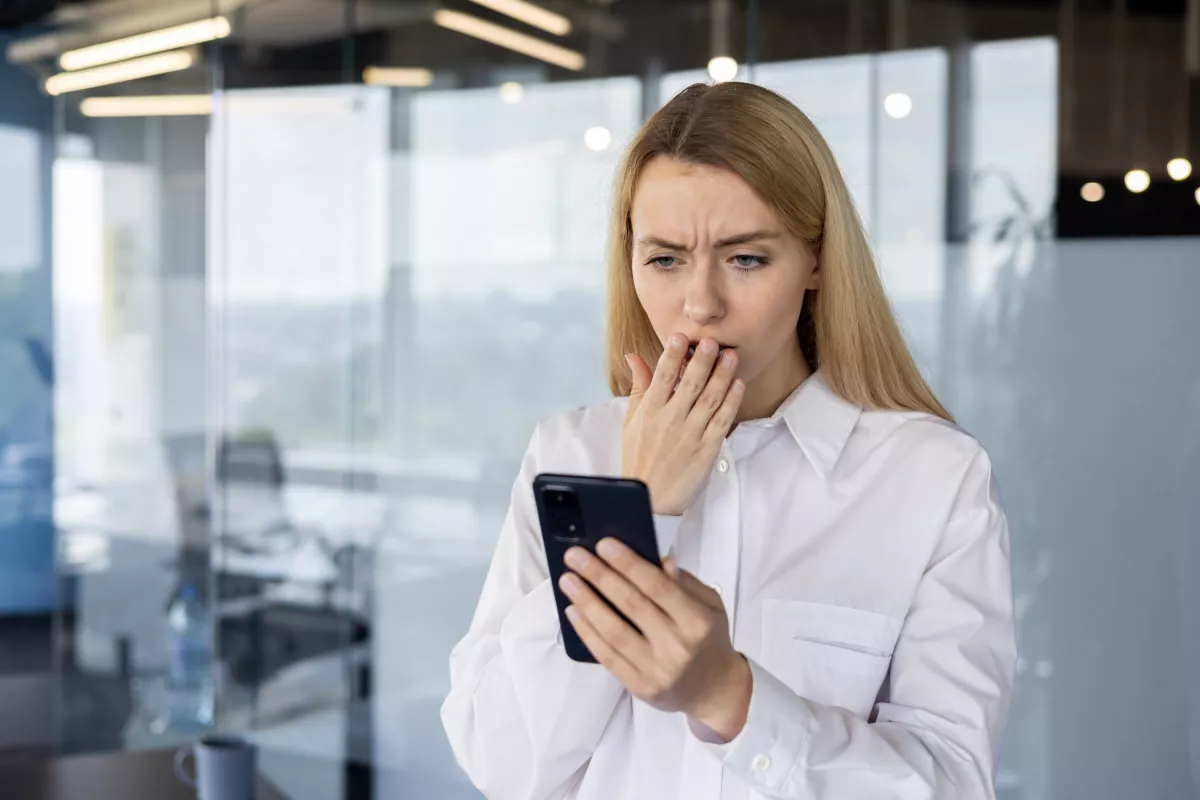 Kínos hiba: véletlen készít meztelen fotót a Google telefonja és elküldi a kontaktoknak