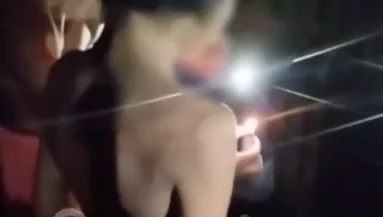 Kijött az amazóniai törzsből egy fiú az erdőből: és először lát öngyújtót - Videó