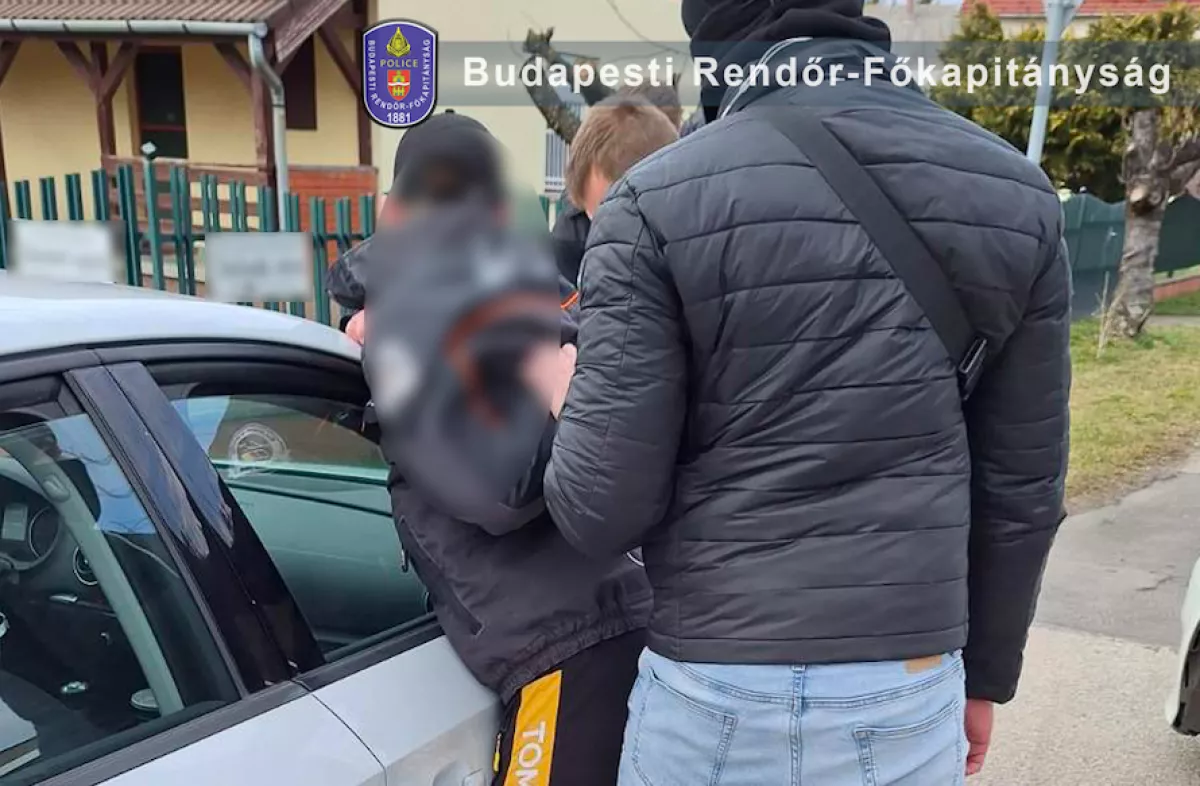 Három ismerősével ejtőzött otthon kedden Feri: aztán csengettek a rendőrök - Fotók
