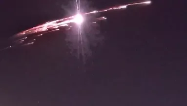 Mi történt itt? Rejtélyes fénycsóvák Németország felett - Videó