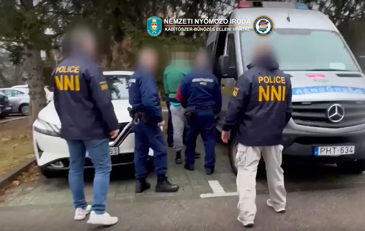 A kelenföldi pályaudvaron lett gyanús a 27 éves férfi a zsaruknak: ami az ételhordójában volt, "börtönt érhet" - Fotók