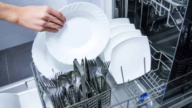 Helytakarékos: szinte senki nem ismeri ezt a rejtett mosogatógép funkciót - Videó