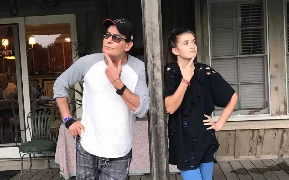20 évesen lett milliomos Charlie Sheen lánya - Ezekkel a pikáns képekkel