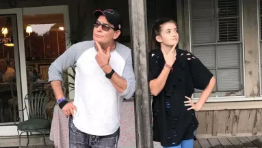 20 évesen lett milliomos Charlie Sheen lánya - Ezekkel a pikáns képekkel