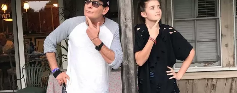 20 évesen lett milliomos Charlie Sheen lánya - Ezekkel a pikáns képekkel