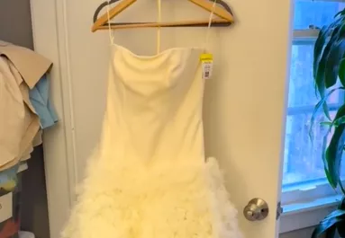 7000 forintért vett menyasszonyi ruhát a turkálóban: aztán rájött, kié volt - Videó