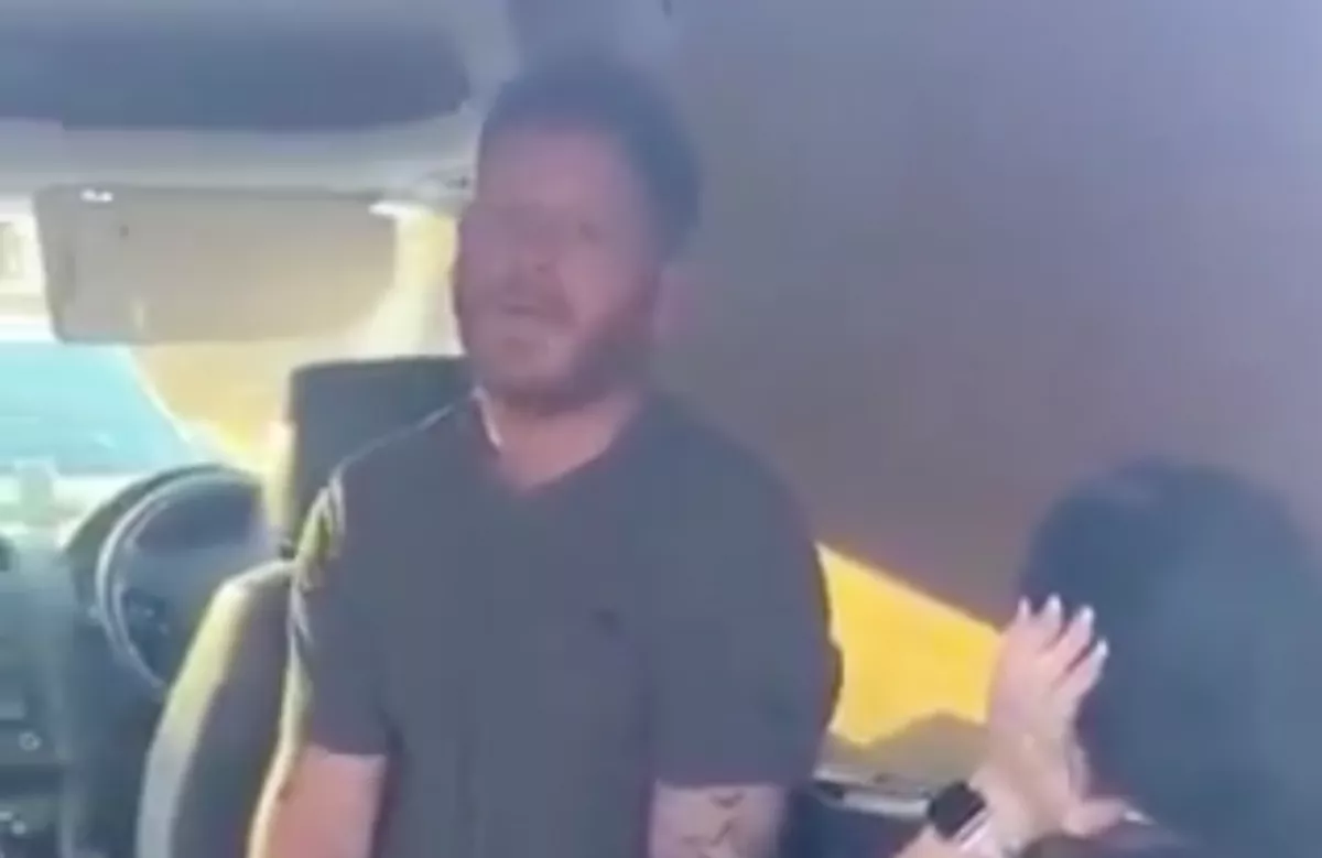 Tettenérés: követte a nő a férjét, majd videóra vette, amikor rájuk nyitott - Videó