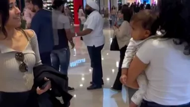 Meglátta a kislány anyja ikertestvérét: a reakciója megolvasztja a szíveket - Videó