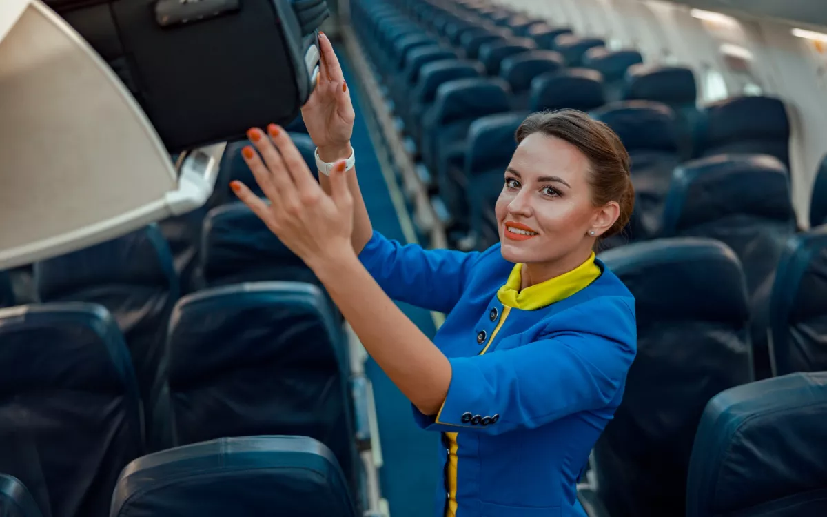 Légiutas-kísérő: ezért nem szabad soha pólót viselned a repülőn