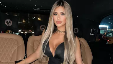 Útlevélképe miatt tartóztatták fel a reptéren a világ legszebb nőjét - Mutatjuk a képet - Fotó