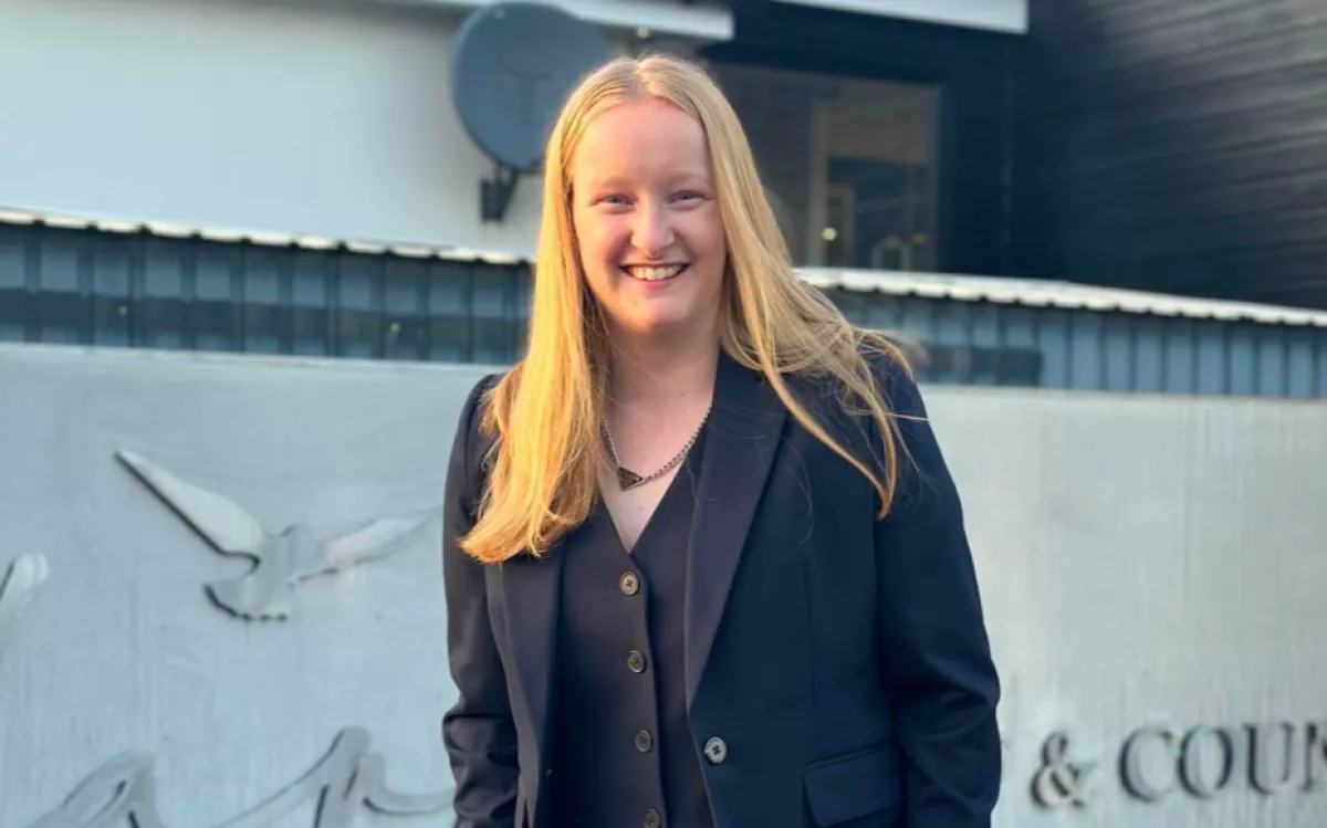 Rendszeresen alszik szállodában a Z generációs lány: a kísérője mindig szemet szúr a személyzetnek - Fotók